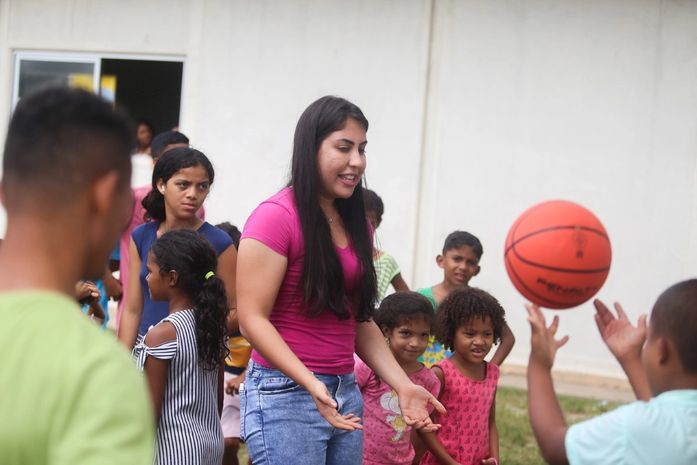 Gabi Gonçalves visita famílias atingidas pelas chuvas em Rio Largo