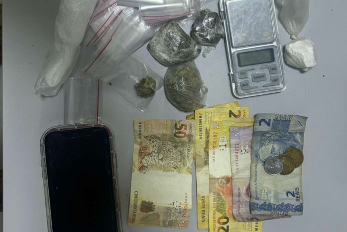 Denúncia termina em prisão por tráfico e apreensão de drogas no Barro Duro, em Maceió