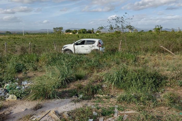 CAPOTAMENTO E SAÍDA DE PISTA SÃO REGISTRADOS EM TRECHO DA AL-220, EM ARAPIRACA