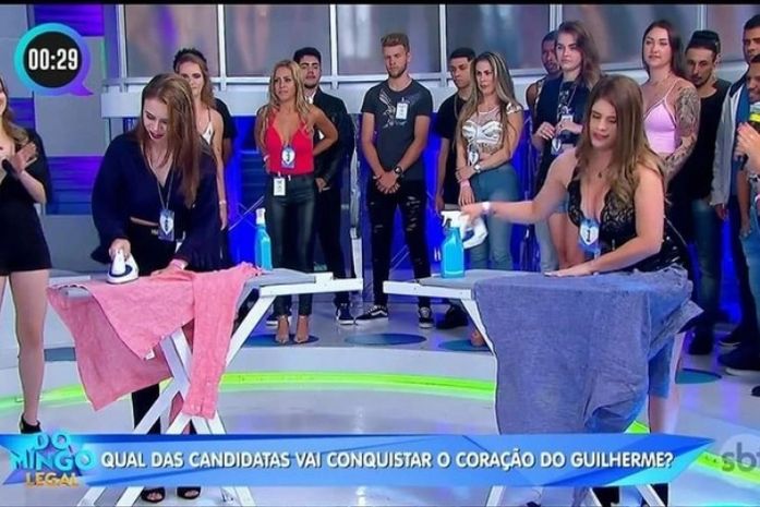 Deputada detona SBT por fazer mulheres passarem roupa em disputa por homem