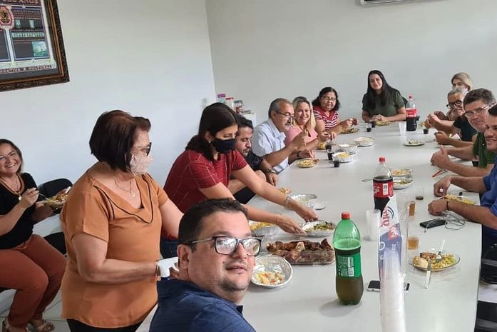 Presidente Thiago ML e o vice-presidente Dr. Fábio, participam de almoço com servidores da Casa 
