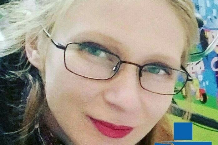 Por que só existe gari marrom? -questiona Olívia,menina branca, de 6 anos.Erika, a mãe responde.