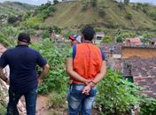 Prefeitura de Santana do Mundaú vistoria áreas e instala lonas de contenção