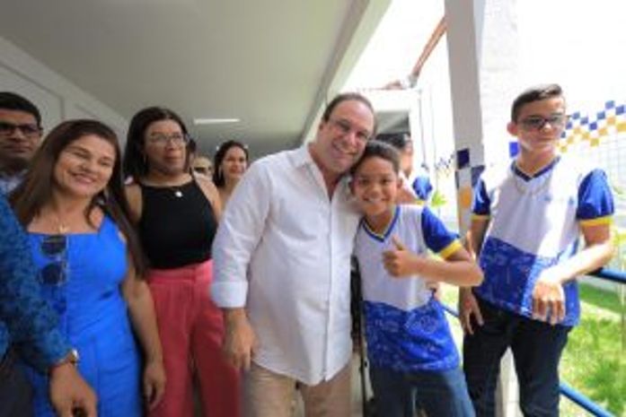 Prefeito Luciano entrega mais uma escola e anuncia Ginásio poliesportivo no Cangandu