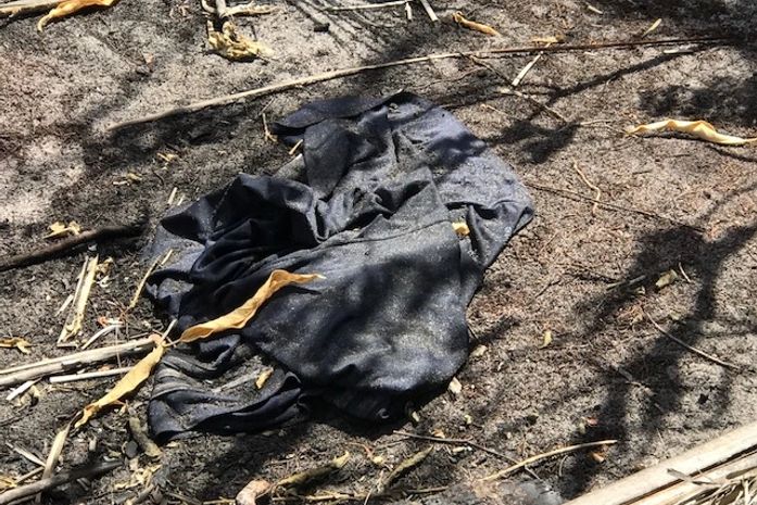 Camisa de basquete foi encontrada no local