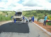 Prefeitura de Santana do Mundaú realiza operação tapa buracos em residencial