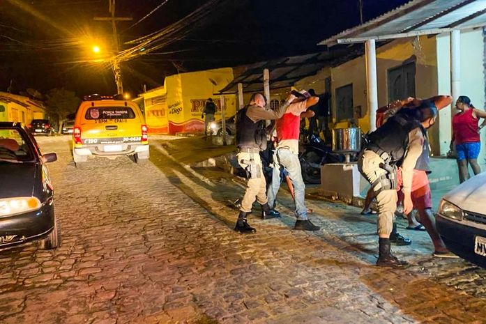 Abordagens e fiscalizações são registradas na primeira noite do toque de recolher no Agreste alagoano