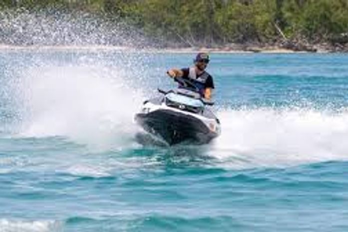 Com multa diária de R$ 5 mil, Maragogi inicia repressão a passeios de jet ski