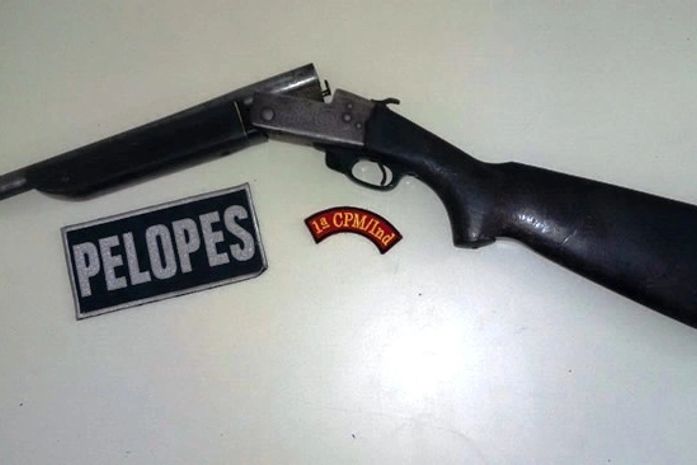 Espingarda foi apreendida