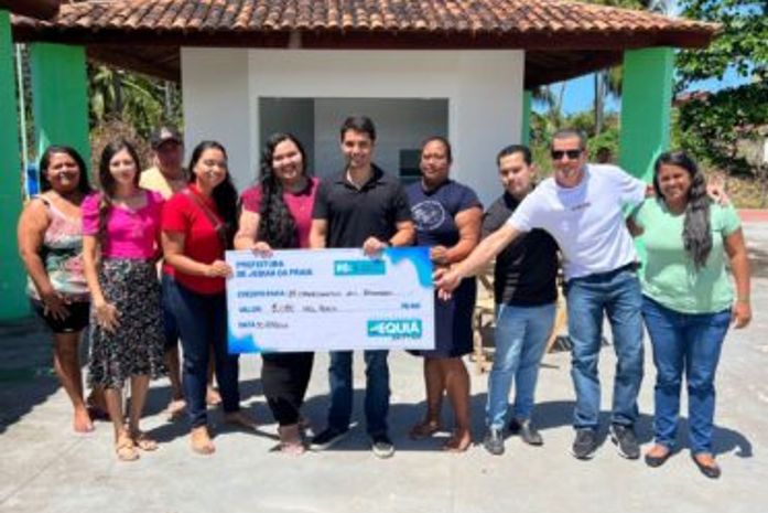 Prefeitura de Jequiá da Praia realiza entrega de quiosques e auxílio de R$ 5 mil a comerciantes