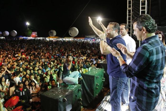 Festa do trabalhador de Carneiros se torna 'palanque eleitoral' para Renans