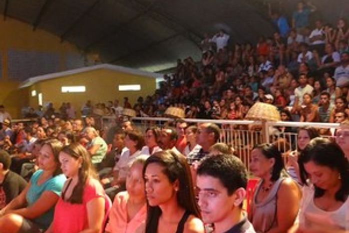 No ano passado, o público lotou o ginásio assistindo atentamente a peça