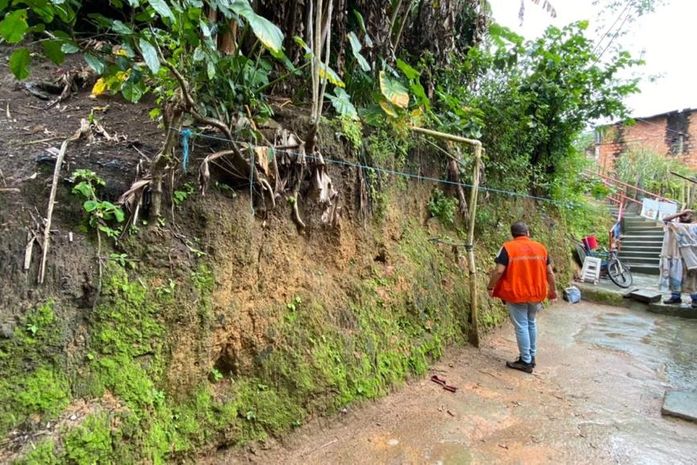 Intensidade de chuvas deve continuar nesta quarta-feira e traz risco de deslizamento 
