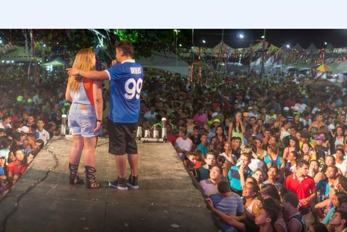 Viçosa celebra recorde de público e de vendas no carnaval 2015