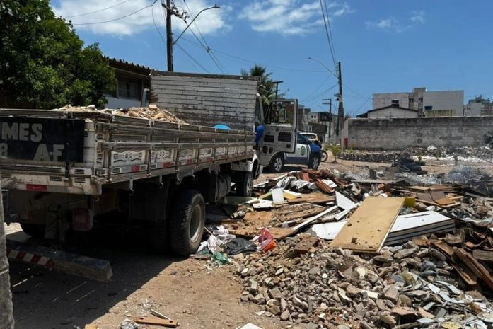 Operação Cidade Limpa coíbe descarte irregular de entulhos no Prado