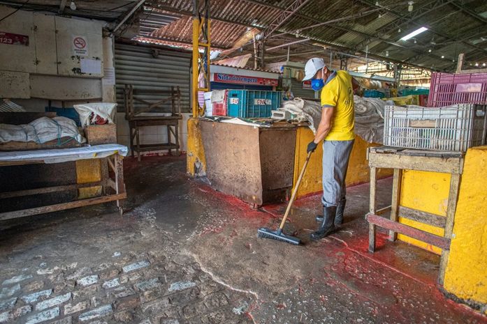 Prefeitura dá início a mutirão de limpeza em feiras e mercados públicos nesta segunda (6)