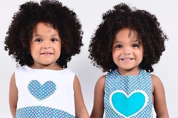 Um homem branco comete crime de injúria racial contra as gêmeas, Valentina e Verena,de 3 anos.Em Salvador.