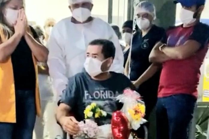 Após 18 dias internado, socorrista do Samu se recupera da Covid-19 e é homenageado por colegas no HE do Agreste