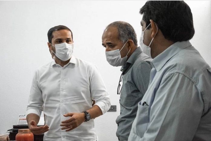Alexandre Aires visitou hospital acompanhado do prefeito Jarbas e assessores