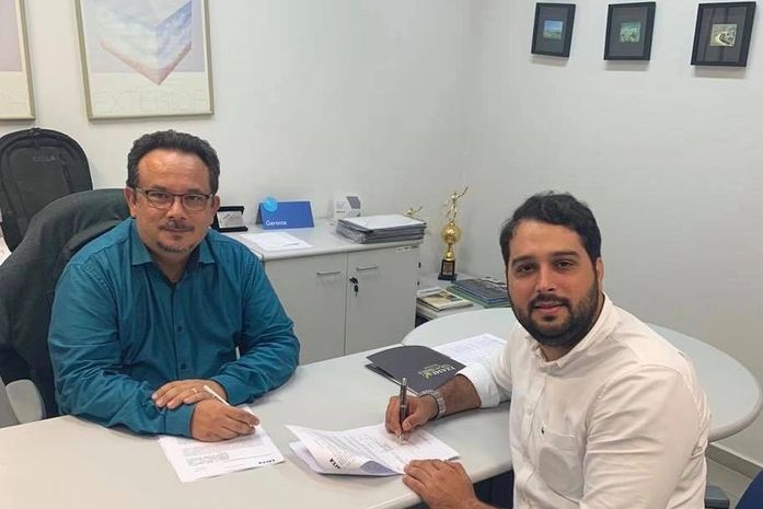 Prefeito Arthur Freitas assina convênio para construção de nova praça em Santana do Mundaú