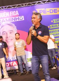 Rafael Brito reúne 5 mil apoiadores no maior evento de pré-campanha de Alagoas