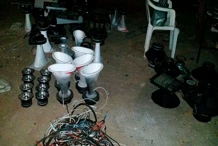 Equipamentos de som apreendidos durante a ação policial