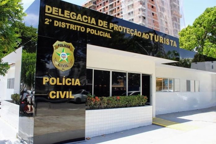 Na Pajuçara, assaltantes obrigam turista a transferir R$ 6 mil com maquineta de cartão de crédito