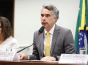 Rafael Brito apresenta relatório final da lei que cria o SUS da Educação