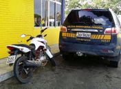 Menores são apreendidos com moto roubada
