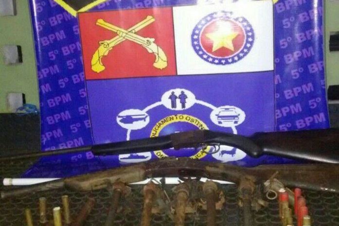 Armas apreendidas com os acusados