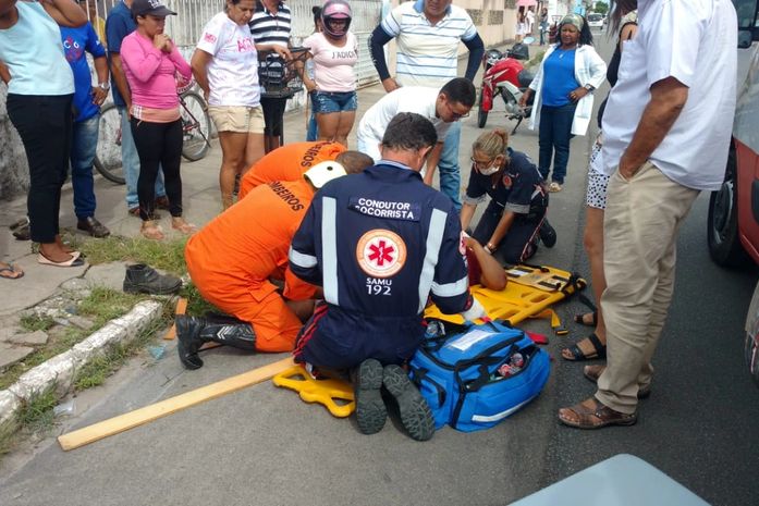 Colisão entre carro e moto deixa um homem ferido