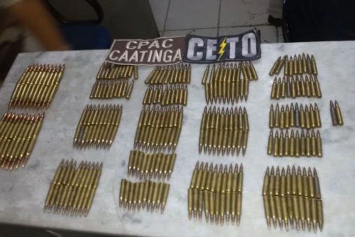 Parte do material apreendido