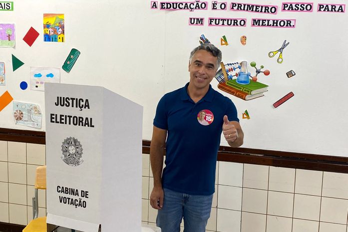 Rafael Brito vai às urnas e afirma estar confiante com resultado: "A expectativa é muito positiva"