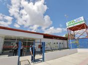 Suspeito de roubo efetua disparos ao ser detido por populares e três pessoas ficam feridas