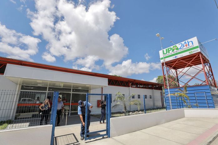 Suspeito de roubo efetua disparos ao ser detido por populares e três pessoas ficam feridas