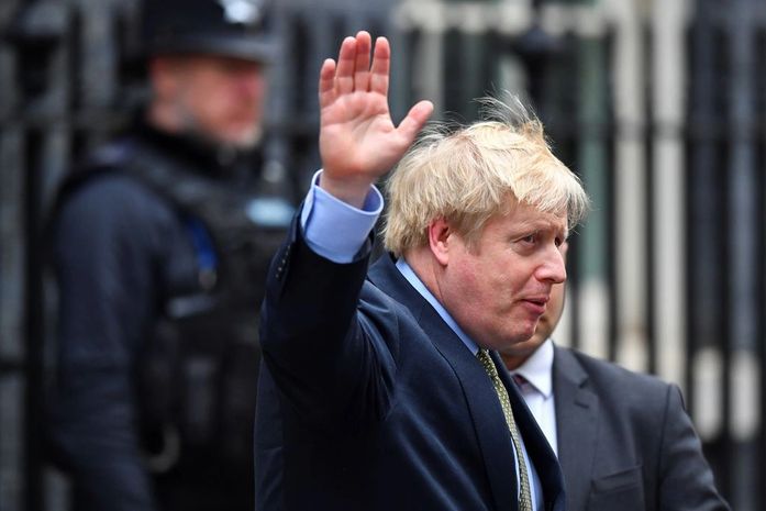 Premiê britânico Boris Johnson é internado em UTI devido à covid-19
