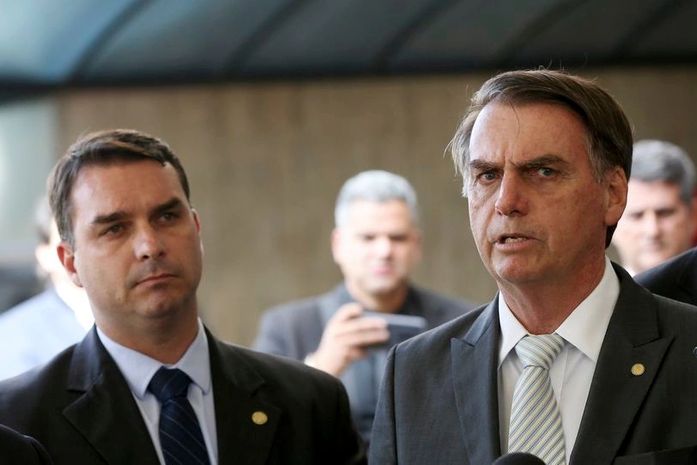Flávio Bolsonaro e Jair Bolsonaro