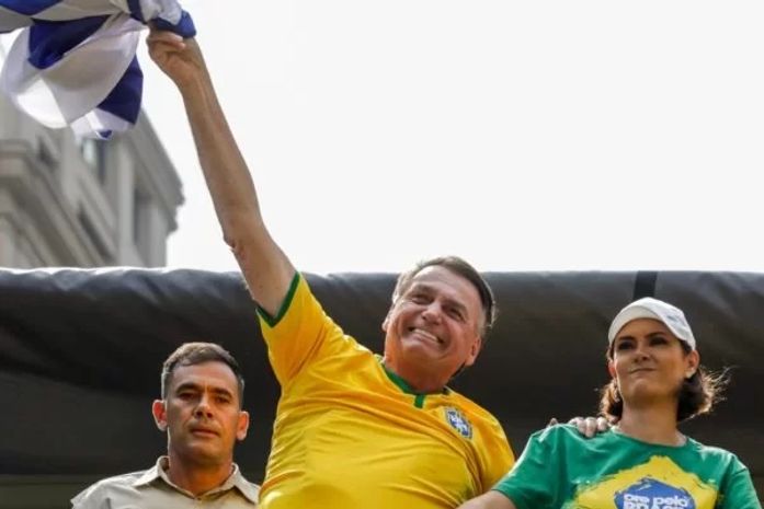 Bolsonaro nega plano de golpe e fala em “passar a borracha no passado”