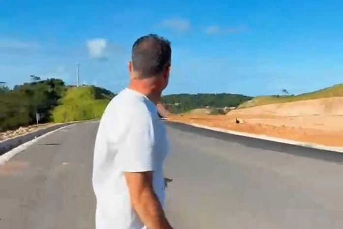 Renan Filho visita obras de duplicação da AL-101 Norte e defende ampliação até Maragogi