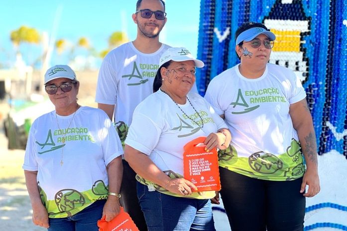 Alurb participa de atividade ambiental com parceiros na orla marítima