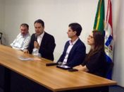 Governador fala durante entrega de documento