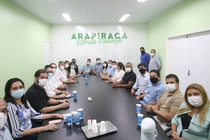 Arthur Lira entrega máquinas agrícolas para 11 municípios de Alagoas