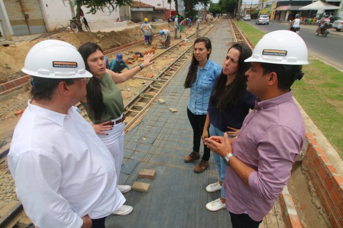 Ciclovia do Trabalhador recebe concreto pigmentado em Arapiraca