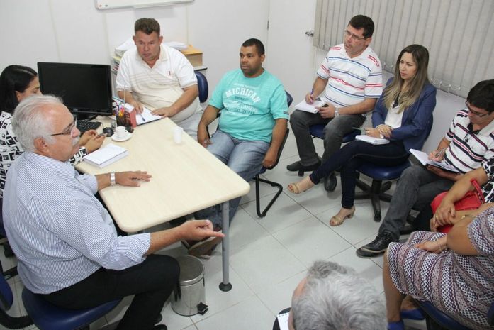Rogério Teófilo participa de reunião