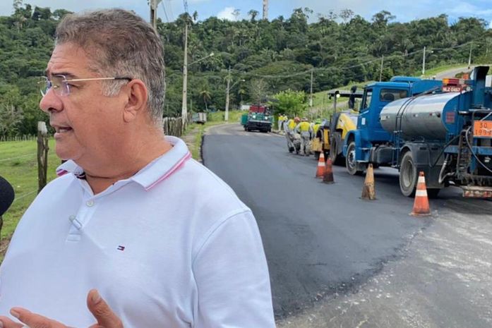Prefeito George Clemente visita obra na pista da “ladeira da Betel”