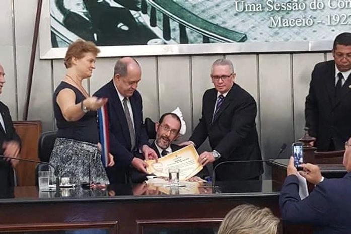 Jornalista Carlos Miranda é homenageado