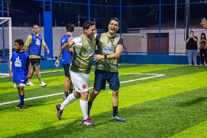 Entrosados, prefeito e vice-prefeito marcam gols em inauguração da Arena Henrique Enquelman