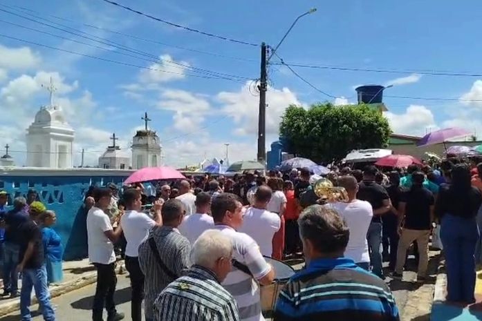 Sob forte comoção, crianças mortas em atropelamento em SP são sepultadas em AL