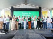 Prefeita de Novo Lino representa AMA em entrega de equipamentos da agricultura

