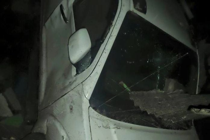 Caminhonete desliza em óleo e atropela sete pessoas